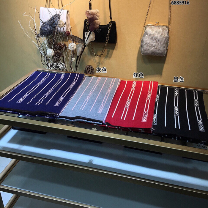 g*u*i scarf