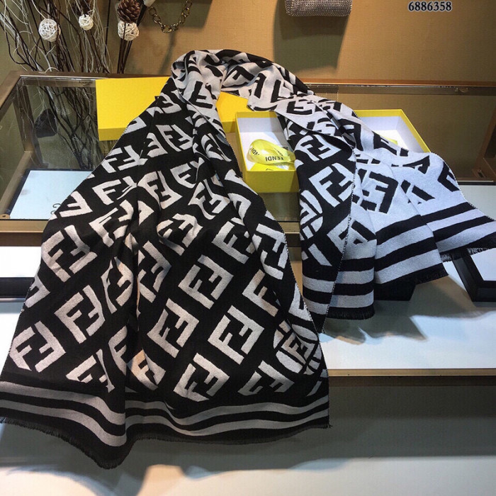 F**di scarf