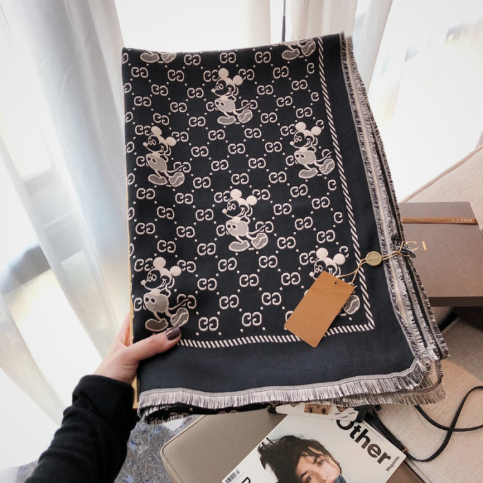 g*u*i scarf