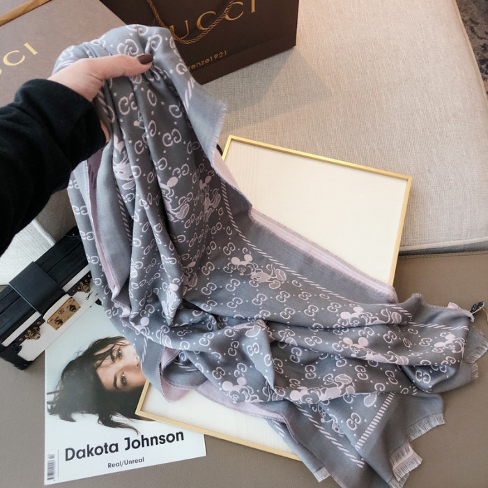 g*u*i scarf